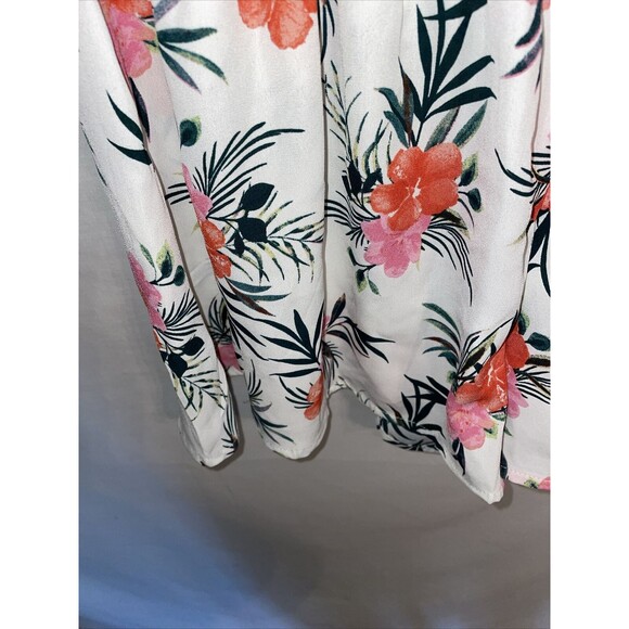 Madden NYC Hot Pants Women’s Size Small White Floral Elastic Waist 24 Inseam 2 - Picture 6 of 12